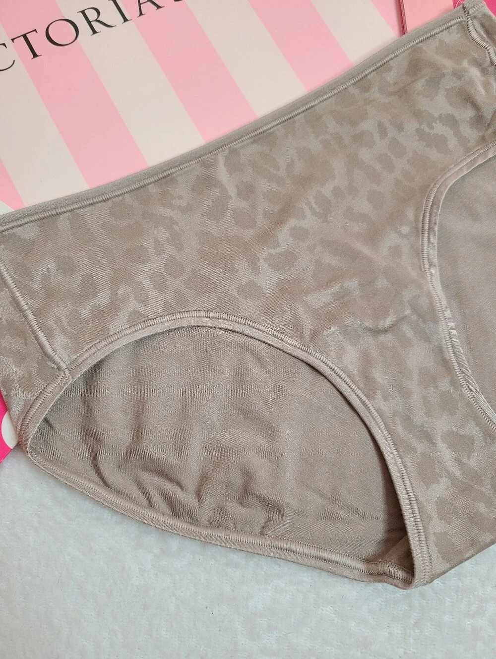 Y2K Victoria's Secret Fabulous Satin Classic Hiphugger Panty Size Lg Leopard